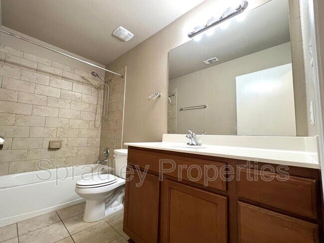 Building Photo - 1112 Roanoke Dr