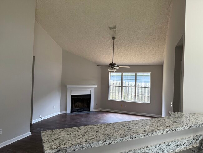 Foto del edificio - 2400 Glenmore Ct SW