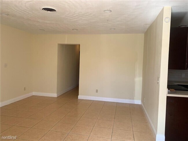 Foto del edificio - 6 br, 2 bath House - 2701 NW 21st St