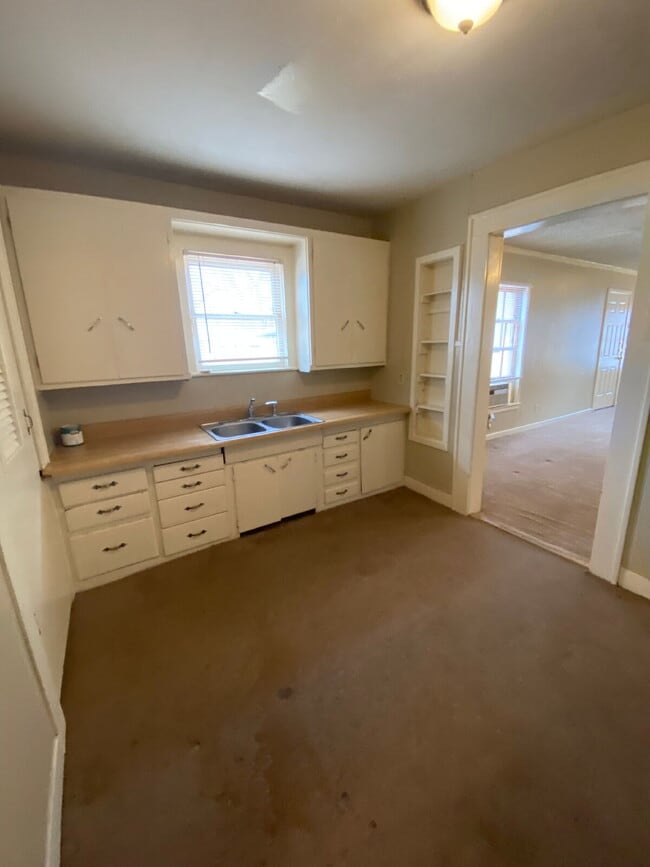 Building Photo - Pre-Leasing for Summer/Fall 2026