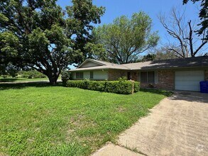 Building Photo - 5721 Oakview St