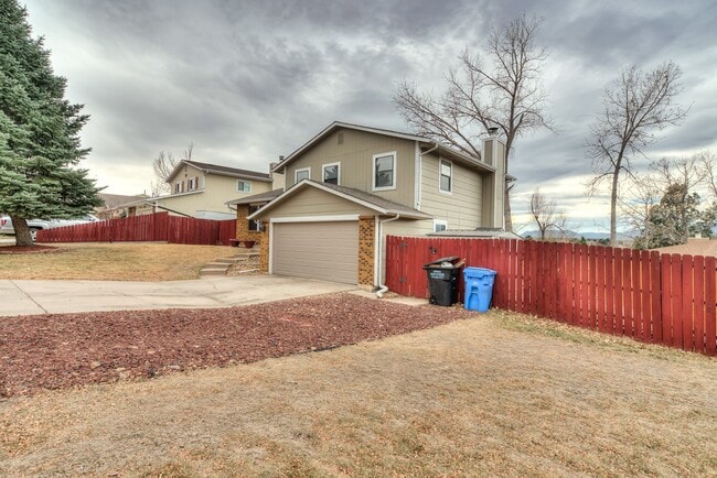 Building Photo - 3 bed 2 bath 2 car, Central Location, Moun...