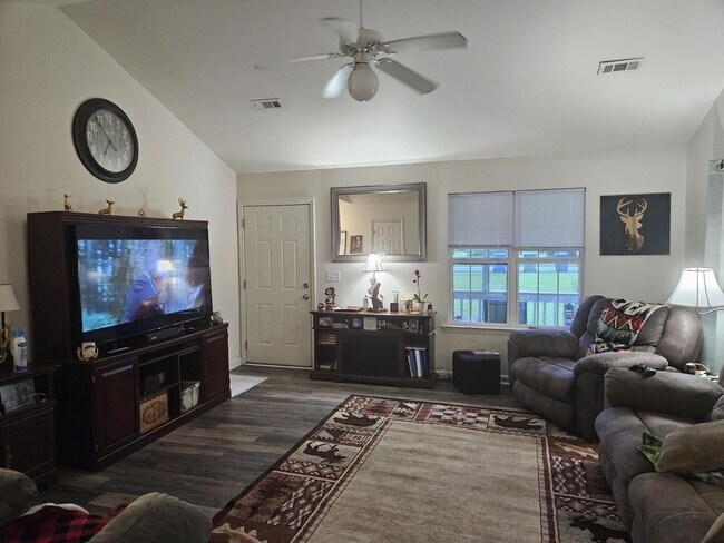 Foto del edificio - Charming, centrally located, 3 Bed 2 Bath ...
