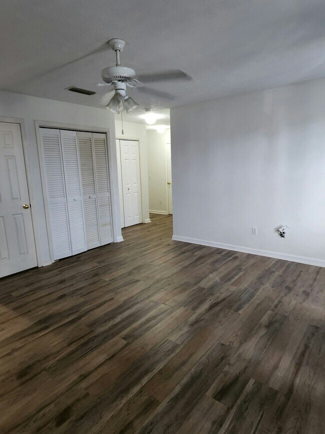 133 Gwyn Dr Unit B, Panama City Beach, FL 32408 Room for Rent in