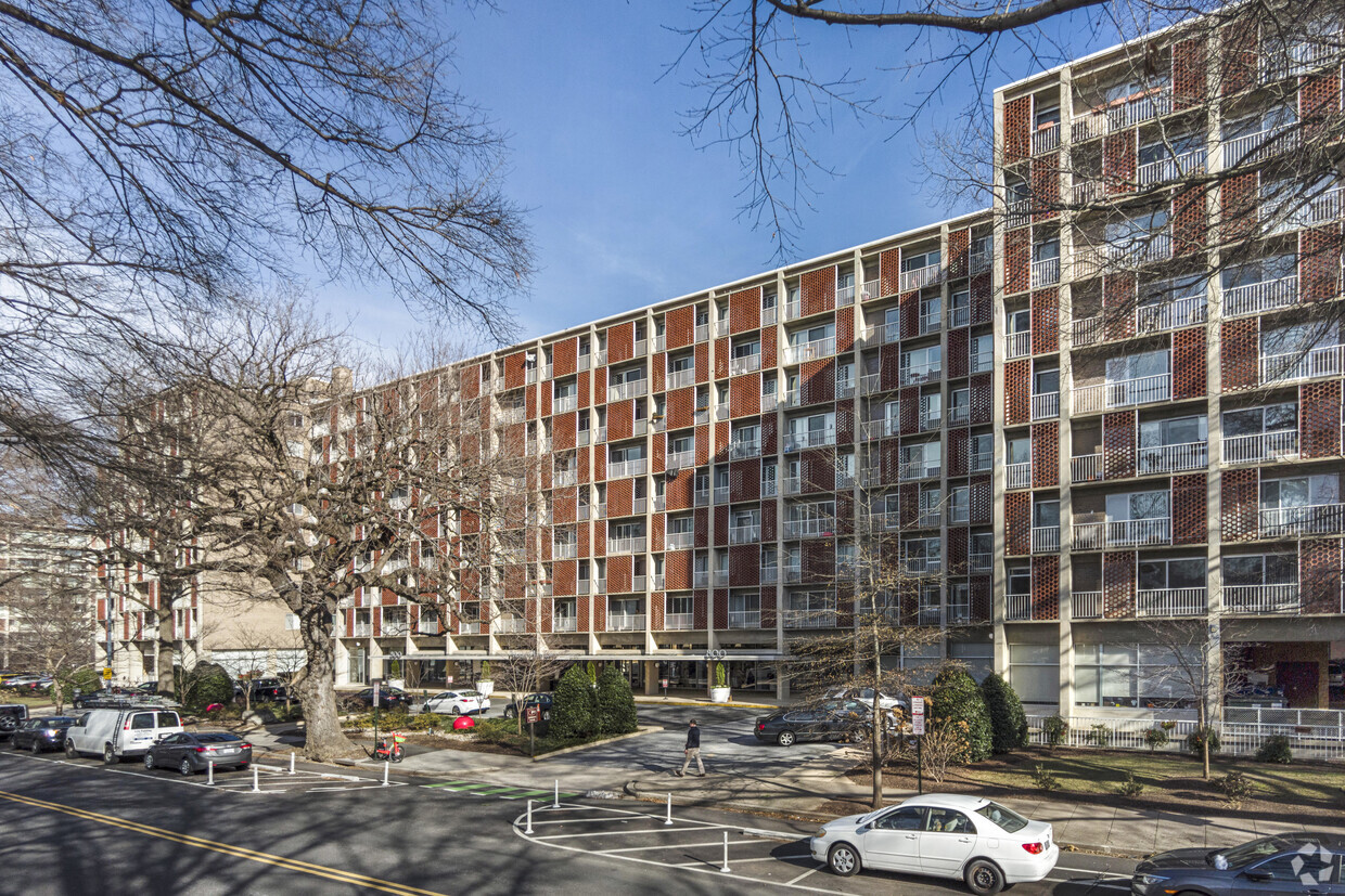 Primary Photo - Potomac Place Tower