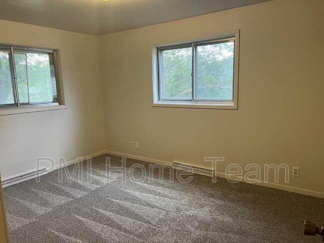 Building Photo - 4586 Porter Ave