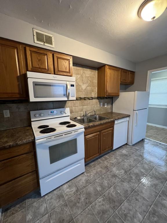 Foto del edificio - 635 N Hazelwood Ave