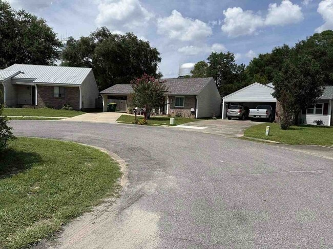 Building Photo - 208 Cottonwood Ct