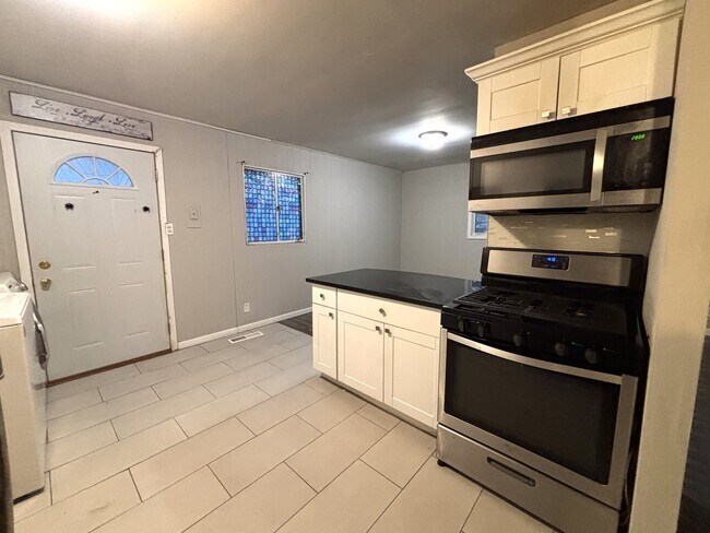 Foto del edificio - 140 Hickory Dr