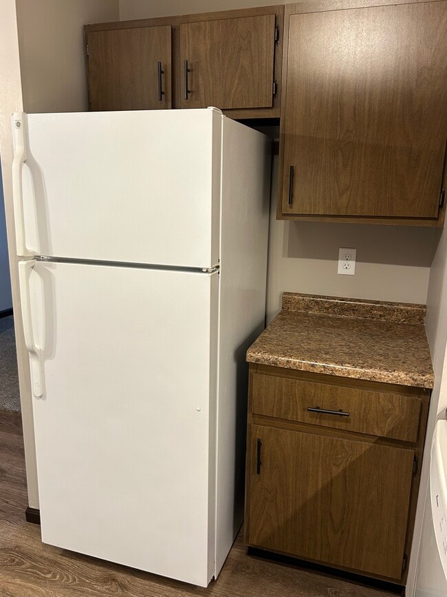 Building Photo - 1614 E Harding Dr