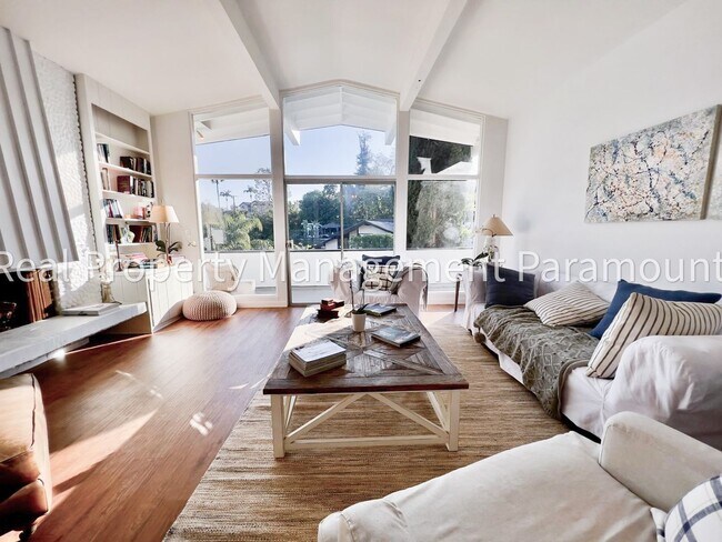 Building Photo - Furnished Brentwood Hills Retreat with Tim...