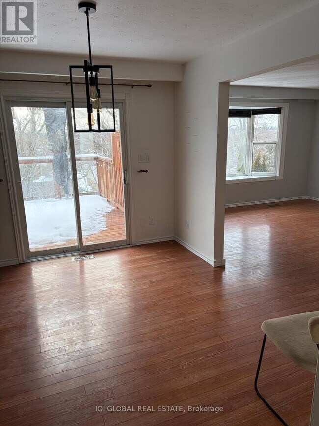 Building Photo - 452 Elizabeth St