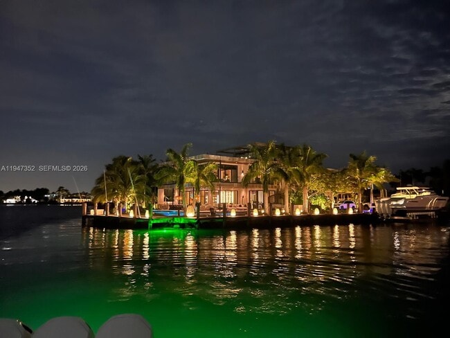 Foto del edificio - 2305 N Riverside Dr