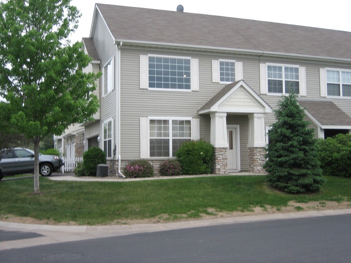 15100 Dunwood Trl, Apple Valley, MN 55124 Townhome Rentals in Apple