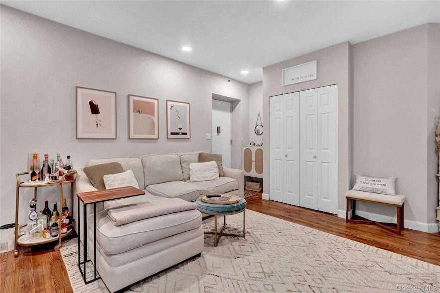 Photo - 25 W Broadway Unit 110