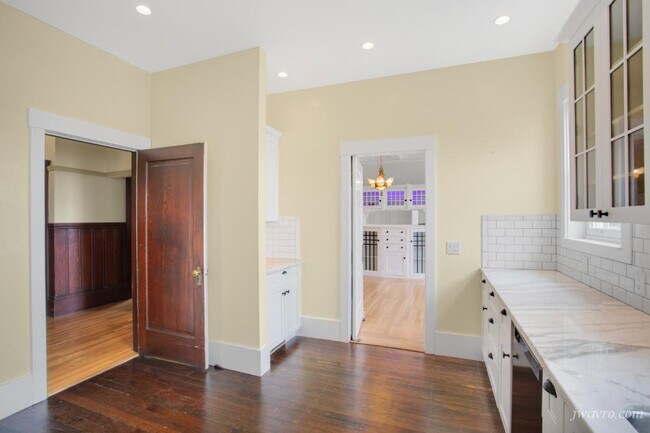Building Photo - 1077 Dolores St