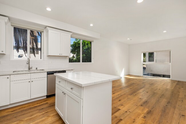 Foto del edificio - 4927 1/2 Kester Ave