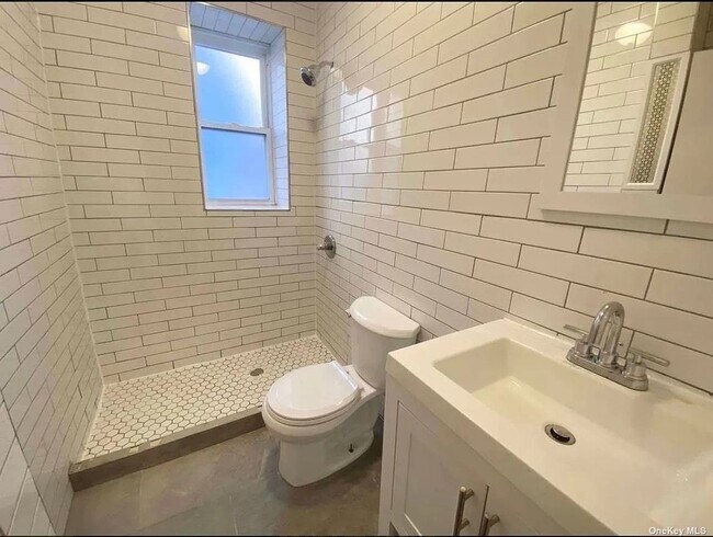 Foto del edificio - 199-16 32nd Ave