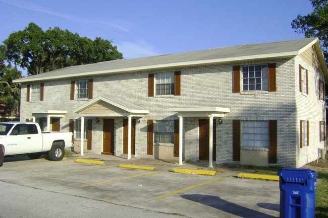 Building Photo - Lake Ariana Apartments