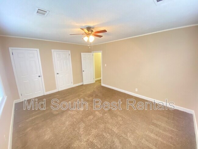 Building Photo - 1670 Netherwood Ave