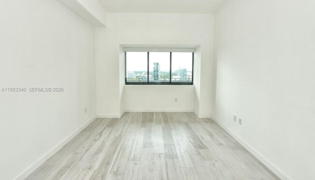 Foto del edificio - 480 NE 31st St