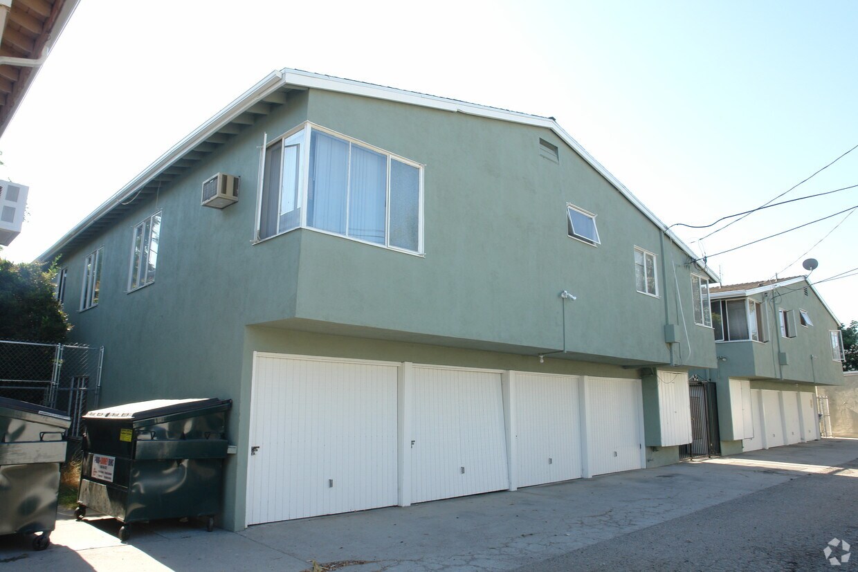 Building Photo - 4531 Hazeltine Ave