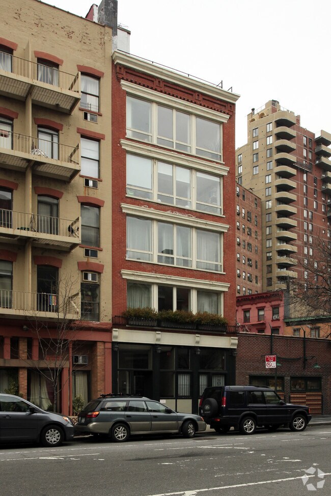 Foto del edificio - 692 Greenwich St