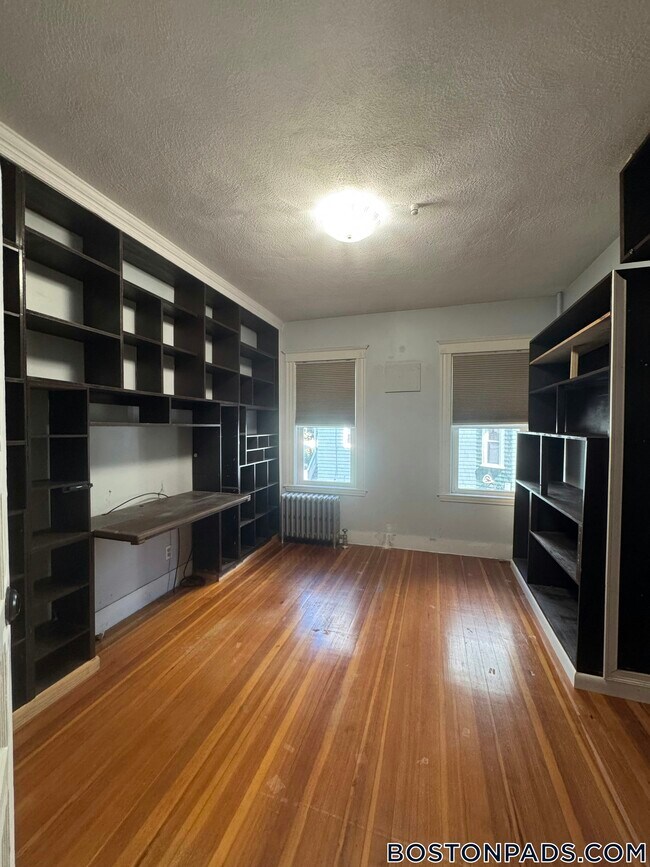 Building Photo - 46 Bromfield Rd