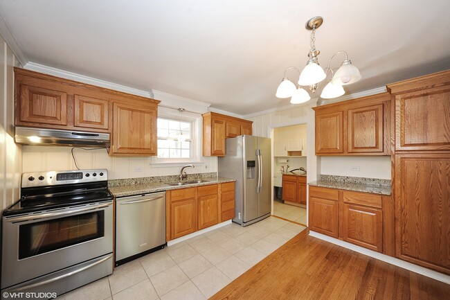Building Photo - 824 E Rockland Rd