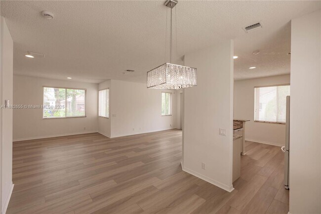 Building Photo - 1326 Majesty Terrace
