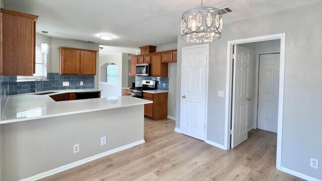 Building Photo - 610 Sparkling Brook Ln