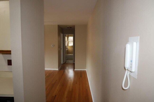 Foto del edificio - 329 Regency Park Dr