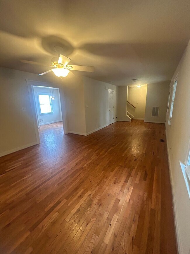 Building Photo - Roomy 3 Bedroom | 2.5 Bath Near VCU