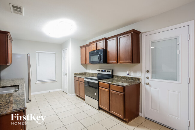 Foto del edificio - 3300 Overstreet Ln