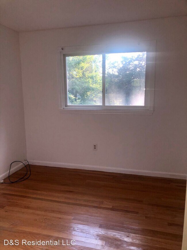 Foto del edificio - 4 br, 1 bath House - 4030 Englishtown Rd.
