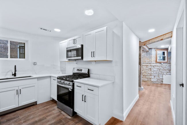 Building Photo - 2624 N Albany Ave