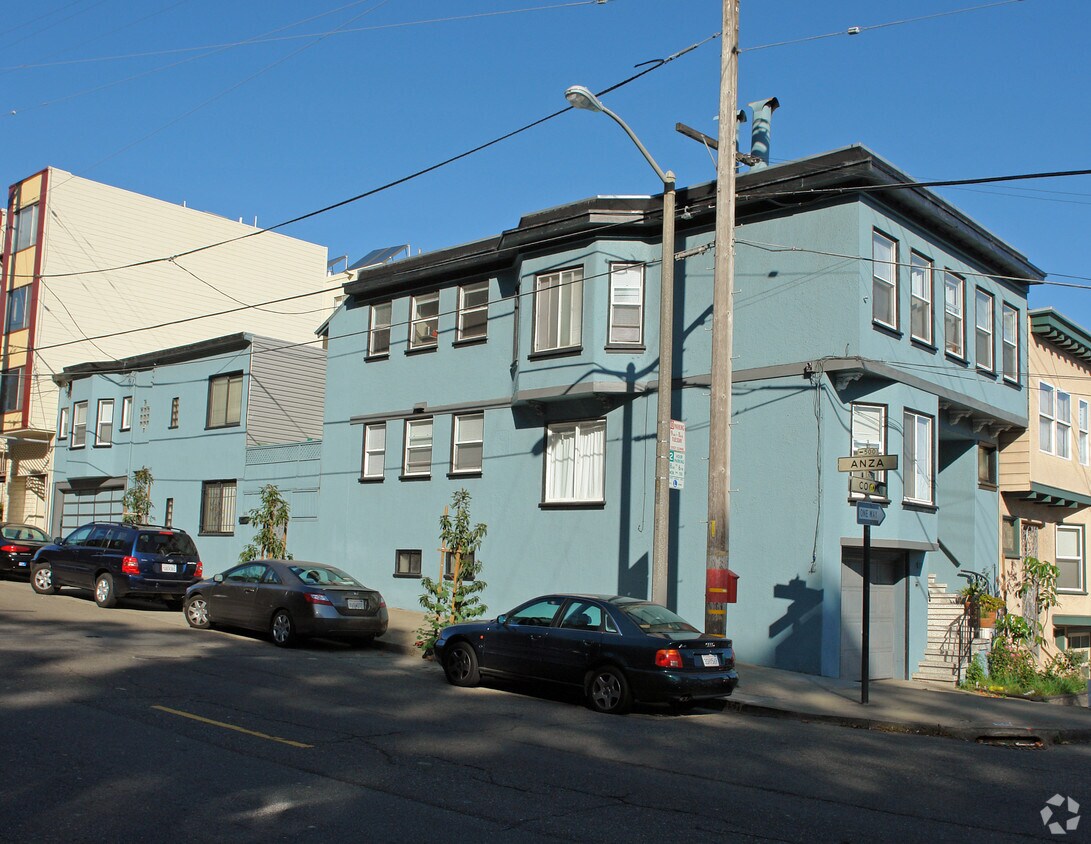 Building Photo - Lone Mountain