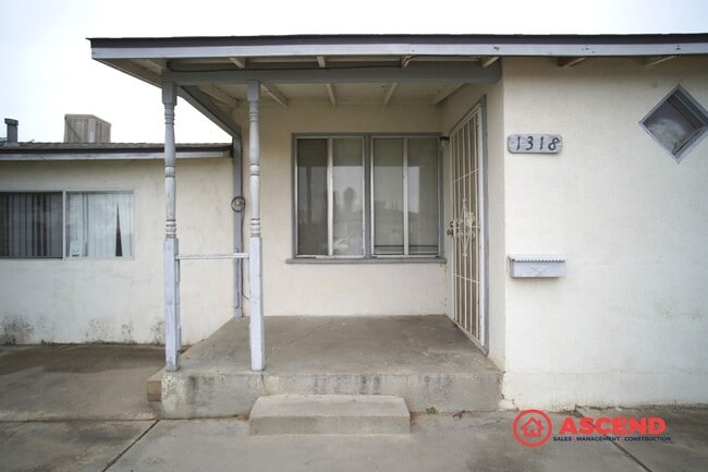 Building Photo - 1318-1320 El Tejon Ave