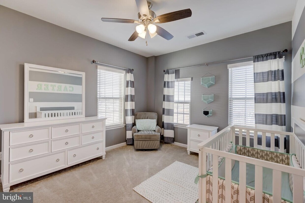 Foto principal - 5808 Oakdale Village Rd