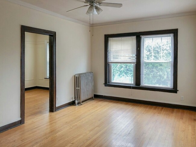 Building Photo - 2010-1 West Foster Avenue, Unit A2