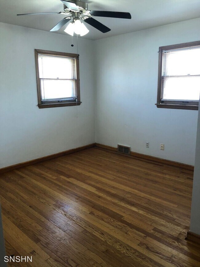 Building Photo - 5262 N Teutonia Ave