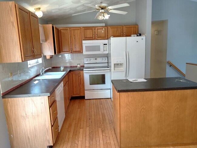 Foto del edificio - ****Cranston West/Stonehill - Single Famil...