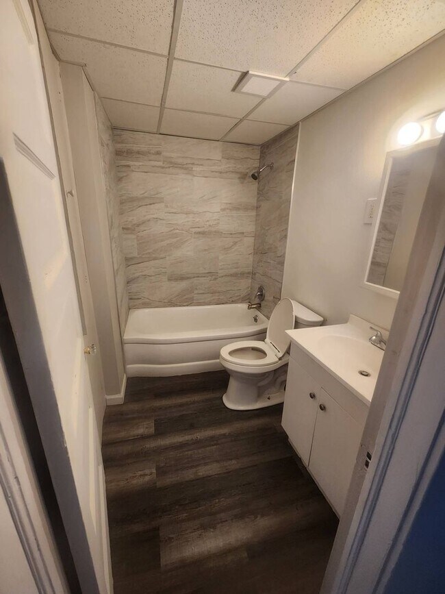 Foto del edificio - 1346 E 82nd St