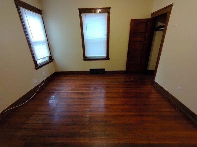 Foto del edificio - 406 Shelton Ave
