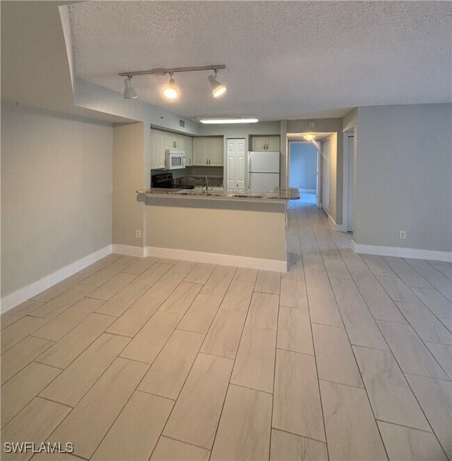 Building Photo - 1230 Wildwood Lakes Blvd
