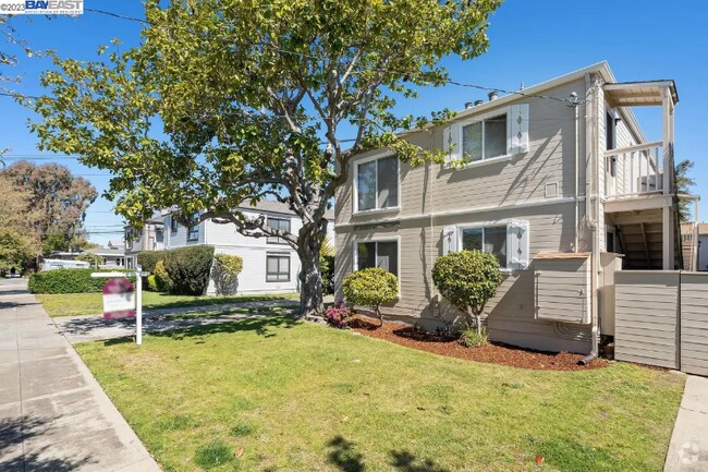 Building Photo - 1609 Santa Clara Ave