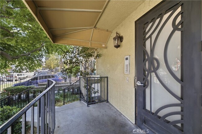 Foto del edificio - 1554 N Hobart Blvd