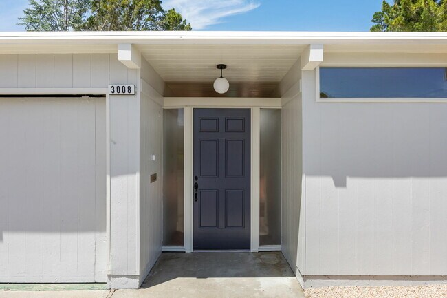 Building Photo - 3008 Alcazar Dr