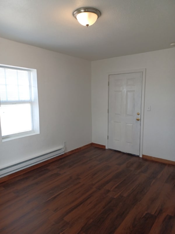 Building Photo - 1221 W Atkinson Ave