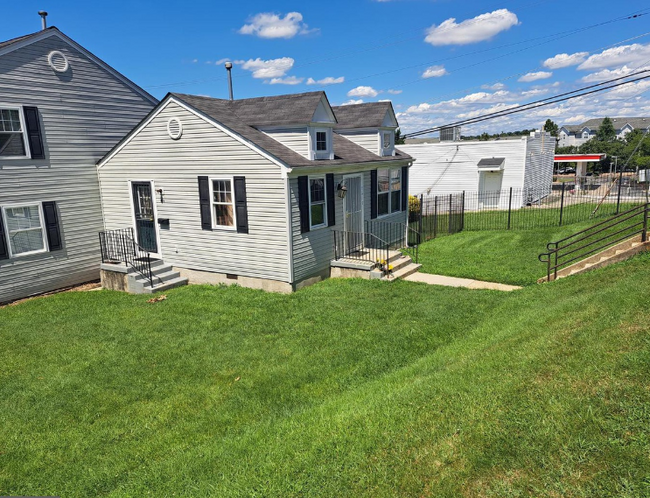 Building Photo - 2618 Kent Village Dr